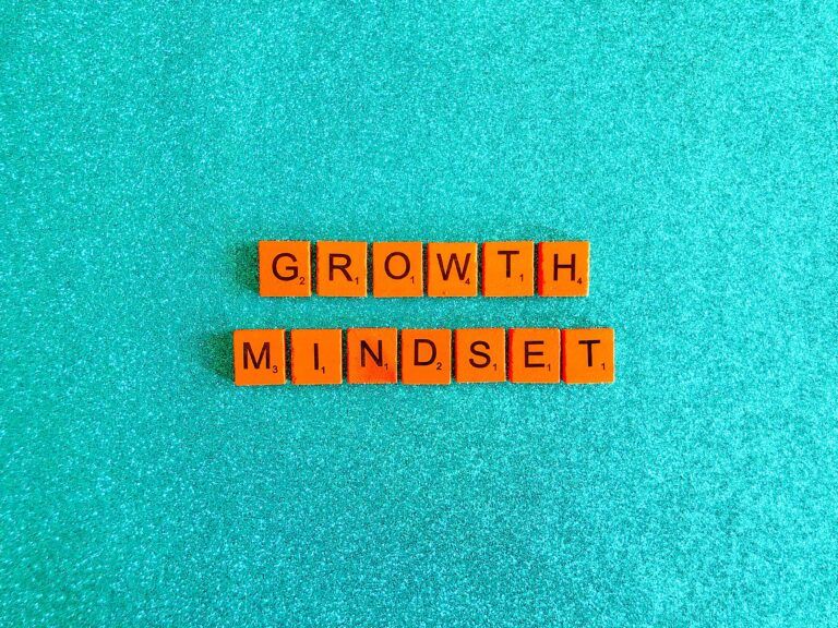 The Ultimate Guide for Developing a Growth Mindset: 6 Tips for Success | Upskilling | Emeritus India